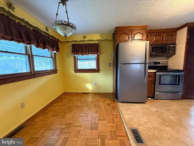 Building Photo - 1716 W Philadelphia Ave