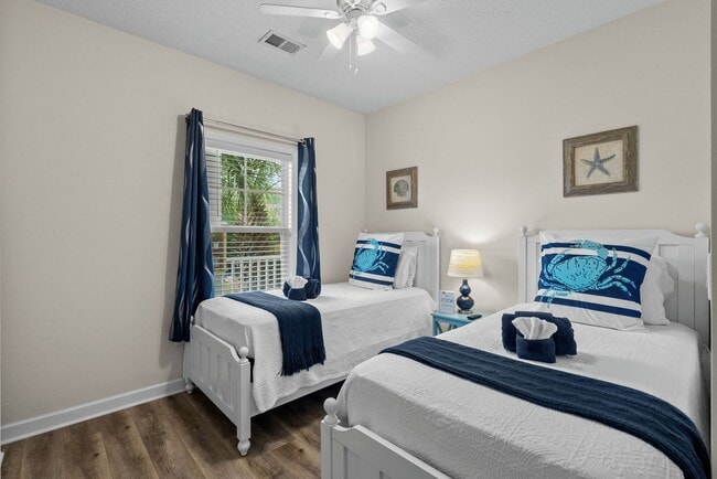 Building Photo - “Snowbird & Mid-Term Rental – 2BR Barefoot...