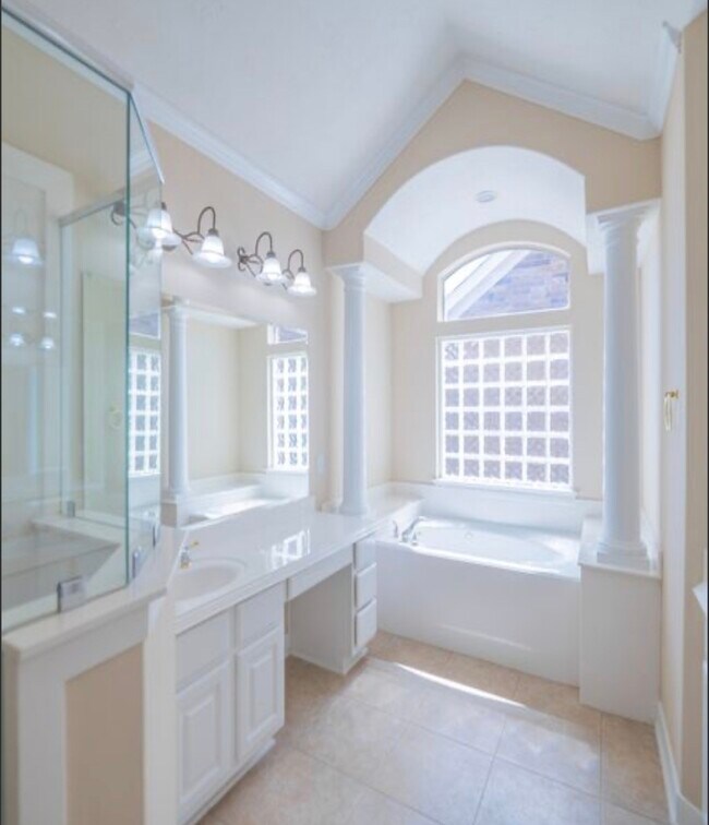 Building Photo - 5019 Shining Creek Ct