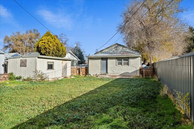 Building Photo - 1714 Main St