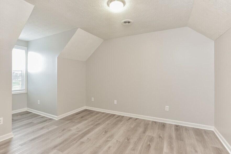 Building Photo - 1995 Bolden Dr