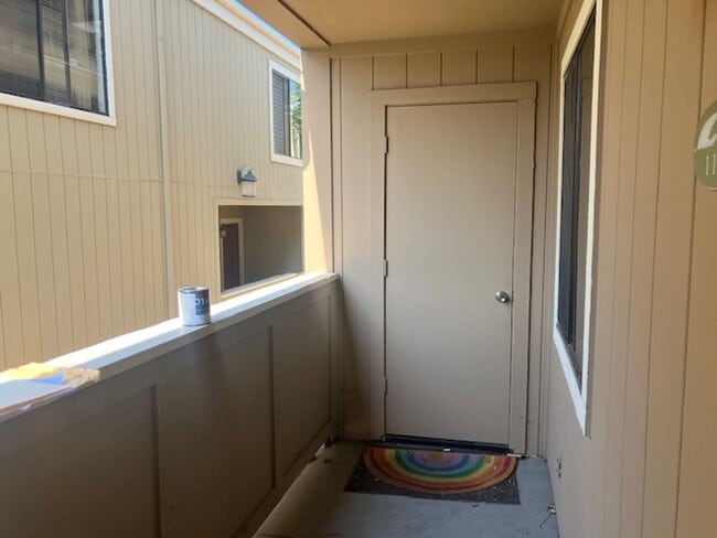 Building Photo - Great One Bedroom Condo in Monterey