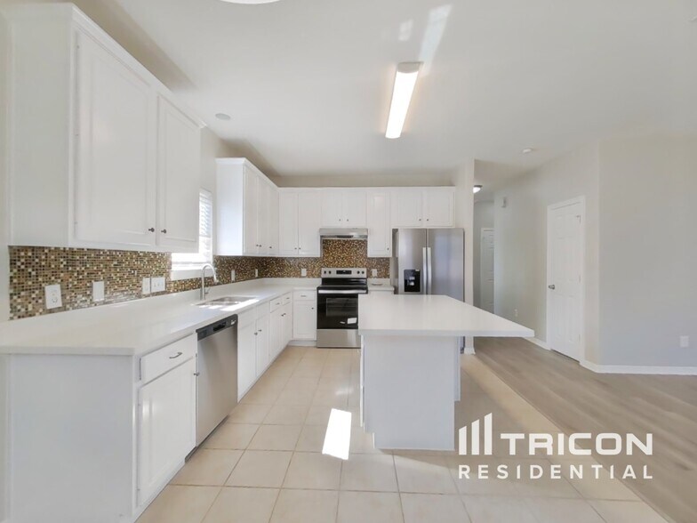 Building Photo - 21214 Peachvine Ln