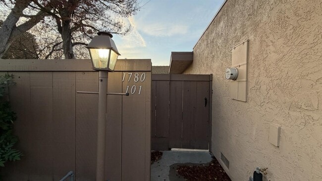 Building Photo - 1780 W Santa Ana Ave