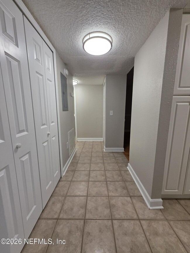 Building Photo - 1800 Park Ave