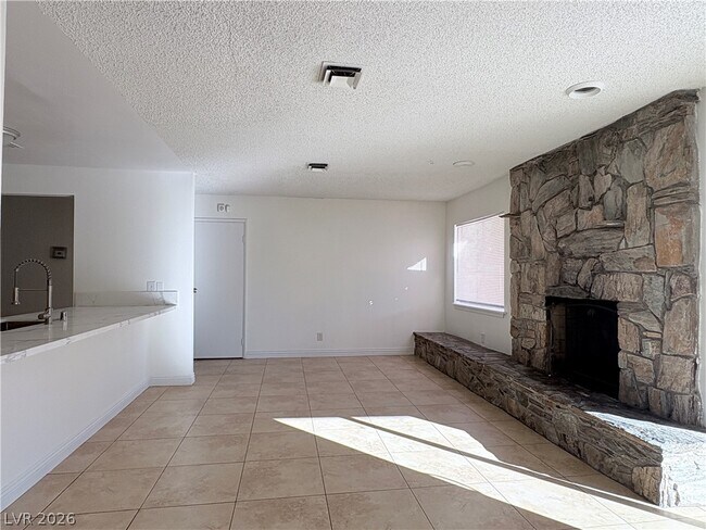 Building Photo - 1575 Cherokee Ln