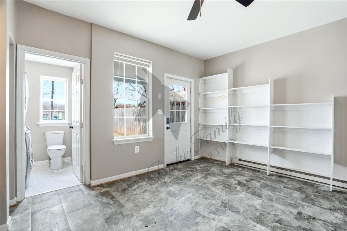 Building Photo - 608 N Queen St