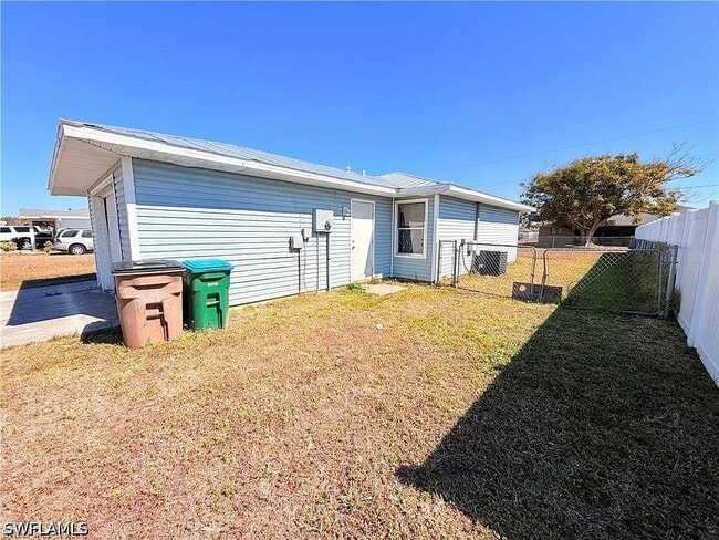 Building Photo - 419 NE 16th Pl