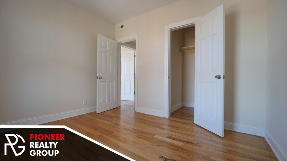 Building Photo - 1446 W Byron St