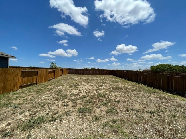 Building Photo - Gorgeous 3 bedroom | 2.5 bath home in great location!