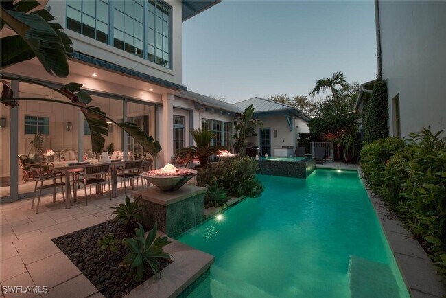 Building Photo - 982 9th Ave S