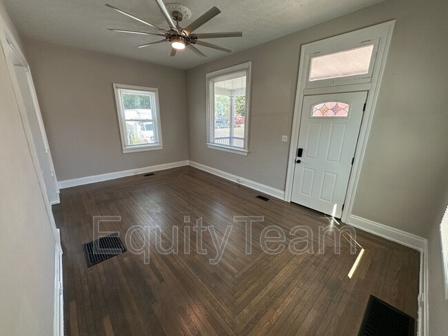 Building Photo - 625 Symmes Ave