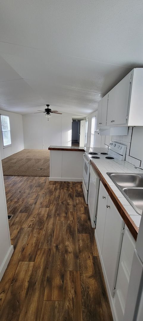 Building Photo - Ready to Move in