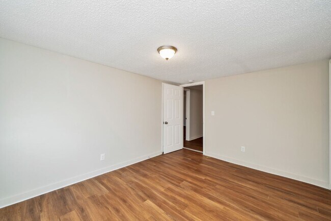 Building Photo - 1624 Fairview Dr