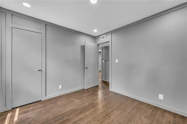 Building Photo - 114 N Emma St