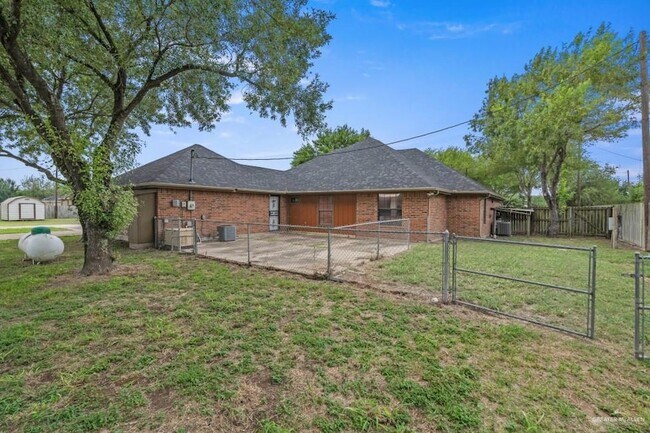 Building Photo - 413 S Los Cerritos Cir