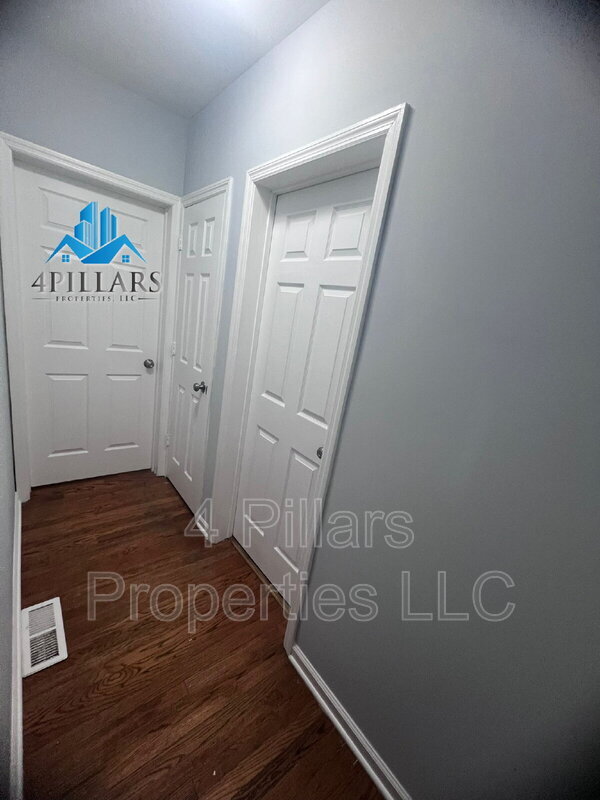 Building Photo - 403 Kenwood St