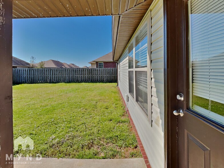 Building Photo - 460 Torino Pl