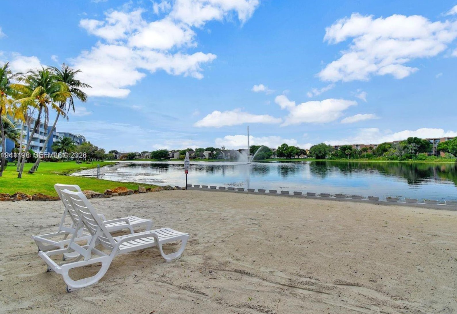 Building Photo - 9371 Fontainebleau Blvd