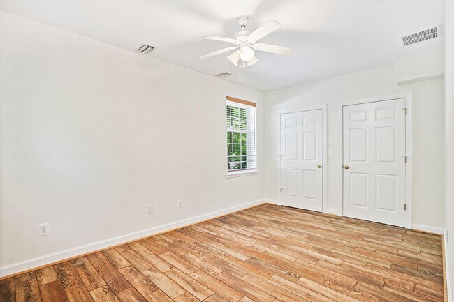 Building Photo - 7712 Dolly Dr