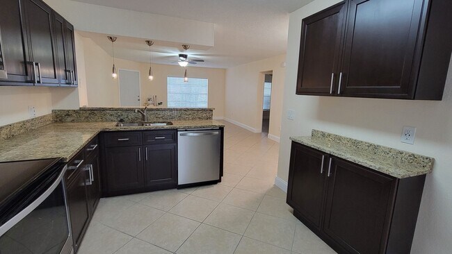 Building Photo - WINTER PARK: Goldenrod Condo - Ground Floo...