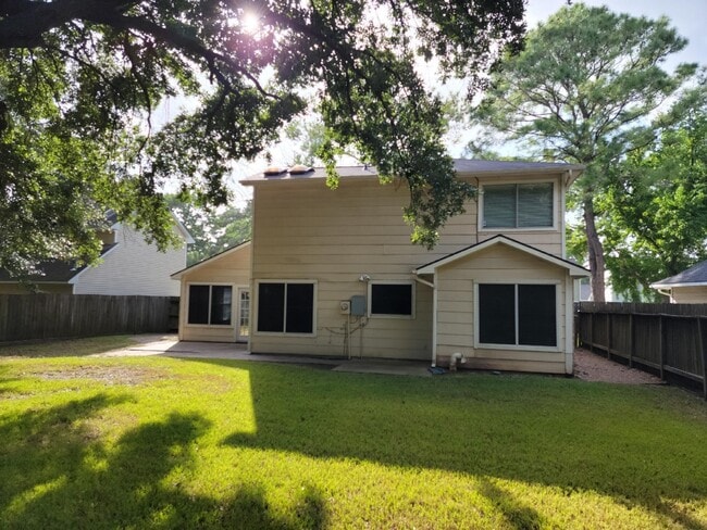 Building Photo - 8610 Lake Crystal Dr