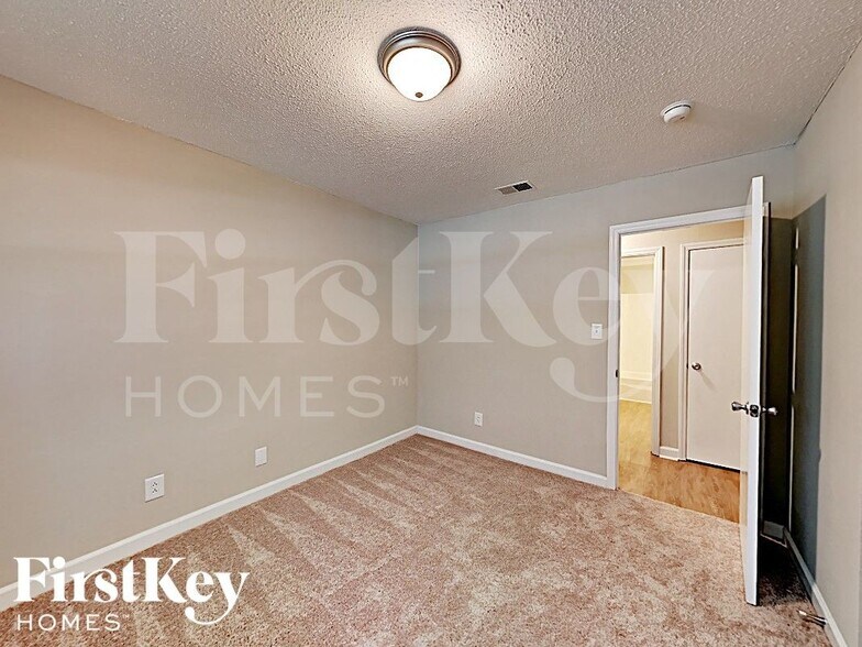 Building Photo - 6107 Rockwell Dr