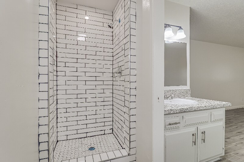 Building Photo - 1001 Mira Loma Dr