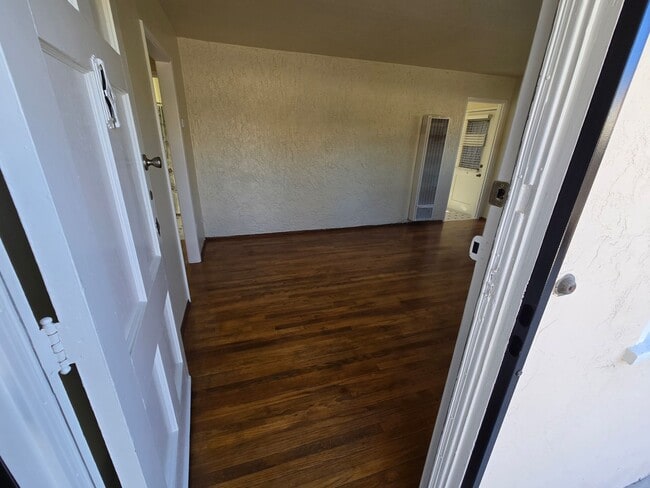 Building Photo - 588 1/2 McIntosh St