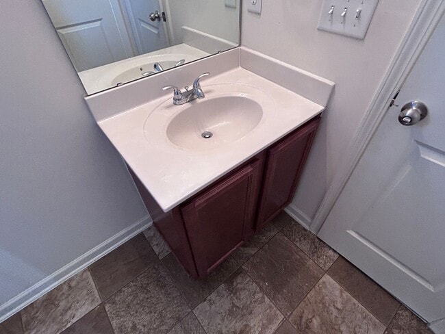 Building Photo - Coming Soon! 3/2.5 High Point Townhome, just north of town near N Main St & I-74