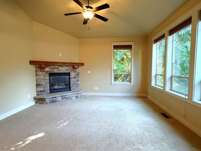 Building Photo - Beautiful 3 bed 2 bath home in The Preserv...