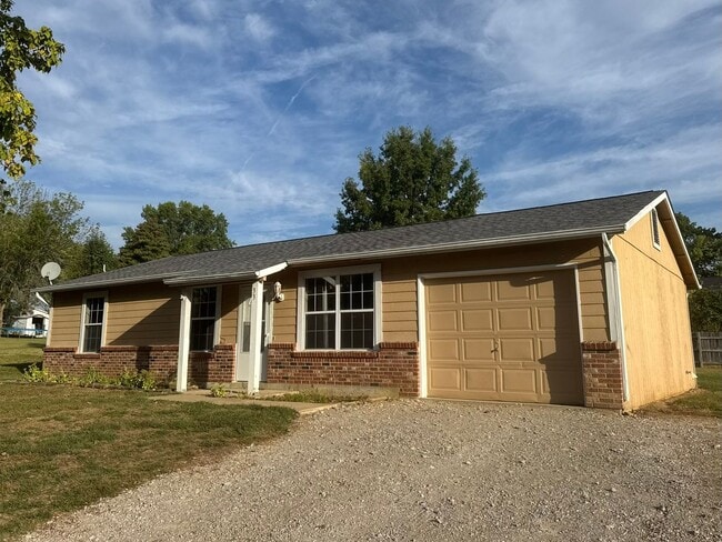 Building Photo - 3 Bed 2 Bath House For Rent in Winfield, MO