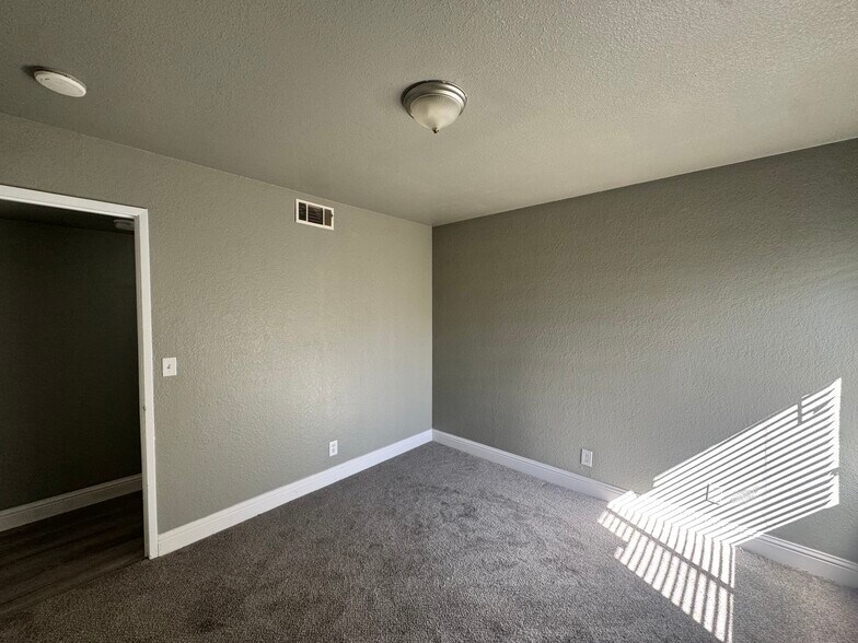 Building Photo - 6724 Plymouth Rd