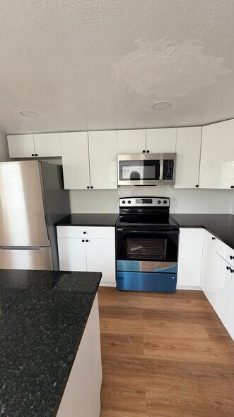 Building Photo - 414 Phippen Waiters Rd