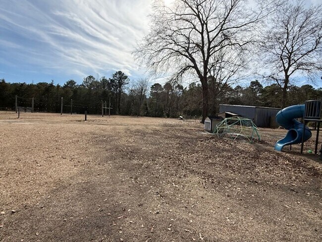 Building Photo - $500 OFF move in SPECIAL!  Room to Roam