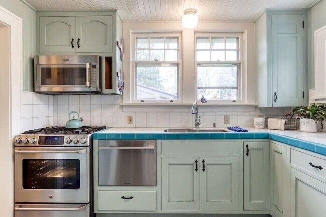 Building Photo - Rare Character Craftsman Bungalow in The H...
