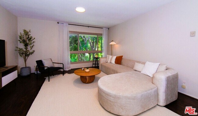 Building Photo - 6001 Canterbury Dr