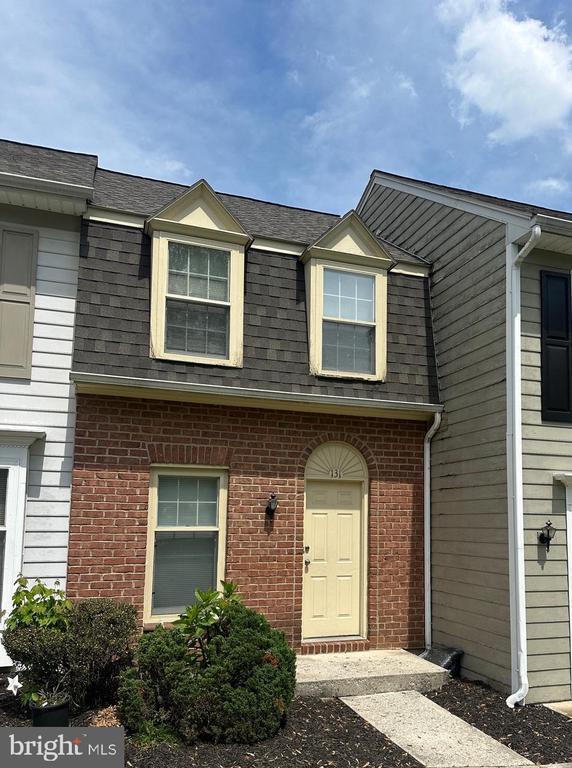 Primary Photo - 131 Stanford Ct
