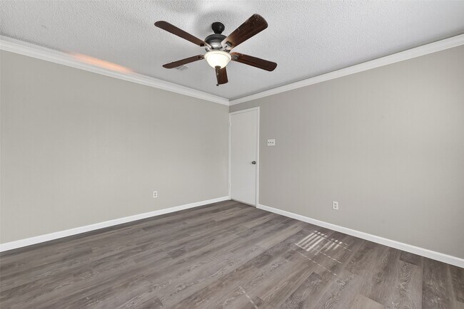 Building Photo - 4002 Cedar Ridge Ct