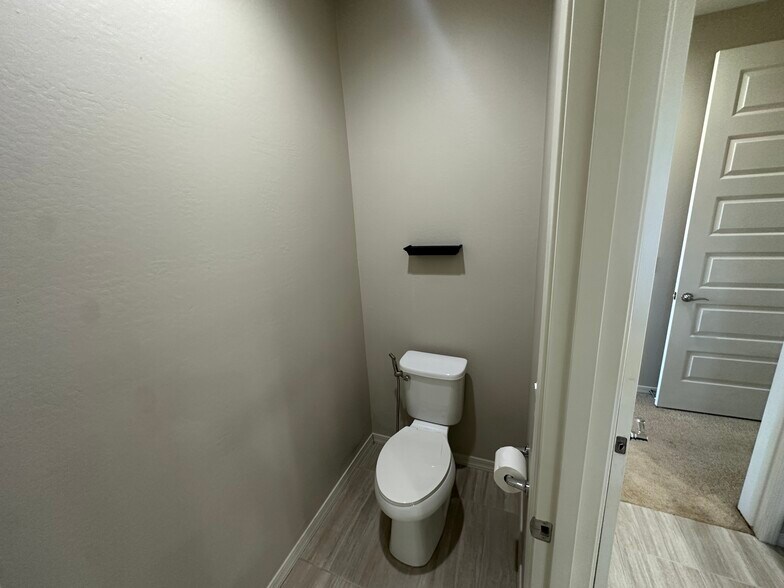 Building Photo - 2518 W Novak Way