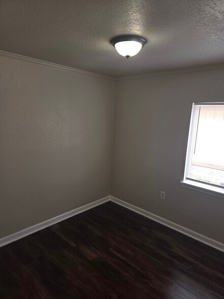 Building Photo - 9570 Bowen dr