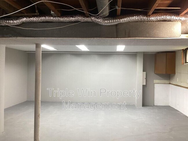 Building Photo - 563 Apex Dr