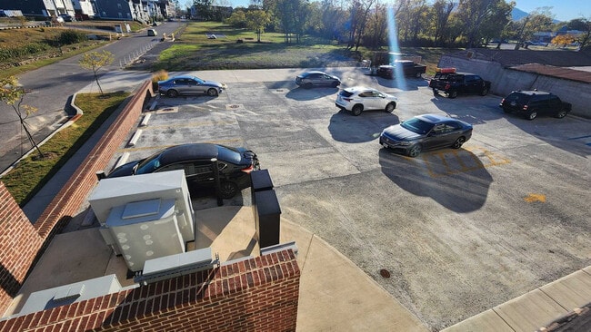 Building Photo - 2318 E Main St