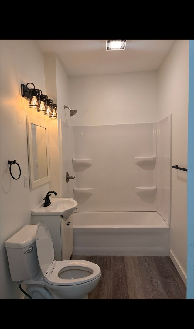 Building Photo - New Glory