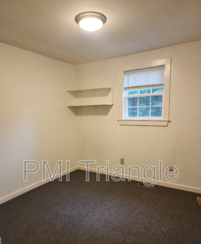 Building Photo - 5609 Hollytree Dr