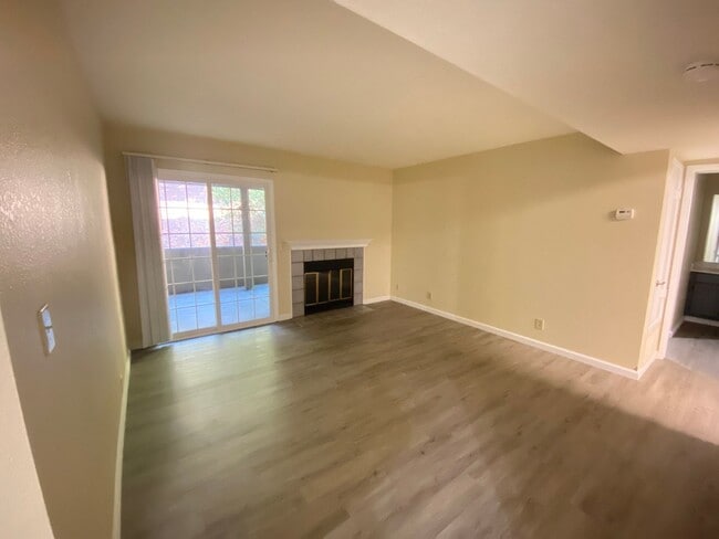 Building Photo - Amazing Condo Nestled in the Oakland Hills W/ Parking, Laundry & Patio!