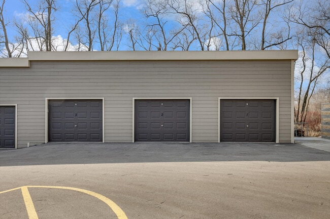 Building Photo - Scenic View Apartments