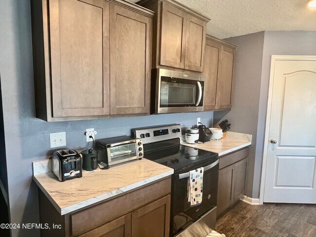Building Photo - 2518 Beachview Dr