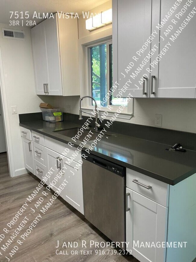 Building Photo - 7515 Alma Vista Wy