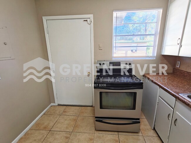 Building Photo - Quiet 2 Bedroom Retreat Available Now – Pets Welcome!